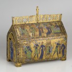 4. Cassetta reliquiario di Santa Valeria con scene dell’«Adorazione dei Magi» Francia, Limoges, 1170–1180 (l’antina con la figura di San Pietro è un’aggiunta posteriore) Legno, rame dorato, smalto champlevé 23 × 27,7 × 11,7 cm San Pietroburgo, Museo Statale Ermitage © The State Hermitge Museum 2013